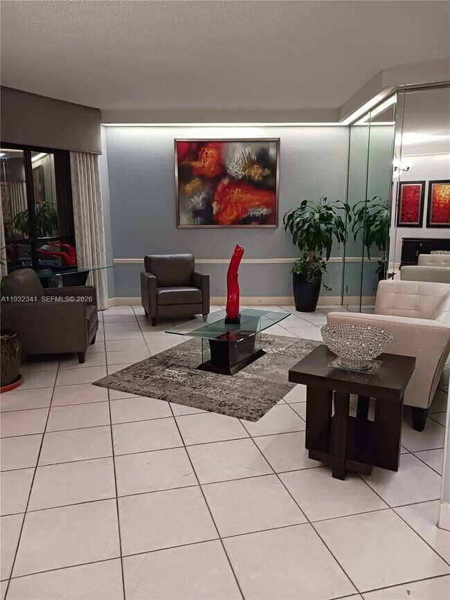 Building Photo - 1000 St Charles Pl