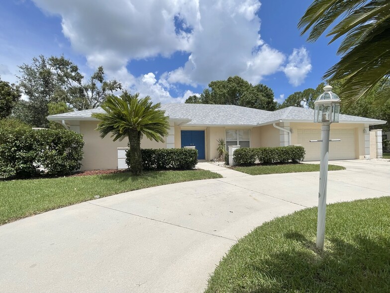 Building Photo - 6960 Country Lakes Cir