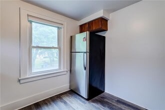 Building Photo - 45 Roseview Ave