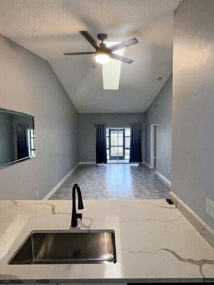 Building Photo - 3618 Mission Ct
