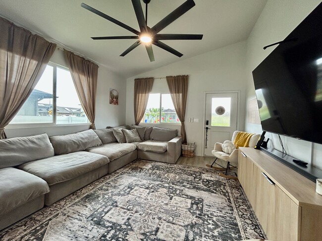 Building Photo - 91-4088-4088 Hikuha St