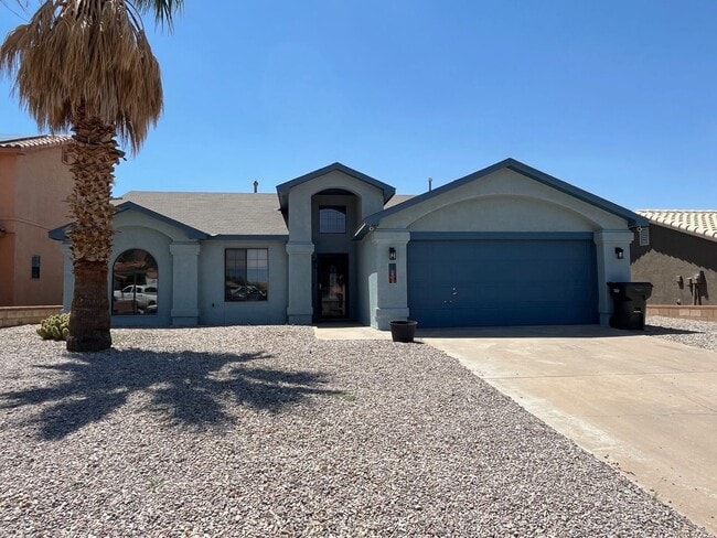 Building Photo - Conveniently located 3 Bedroom, 2 bath