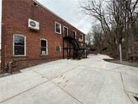 Building Photo - 260 Oak Ave