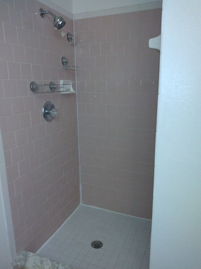 Building Photo - 3 bedroom 2 bathroom Pool House price redu...