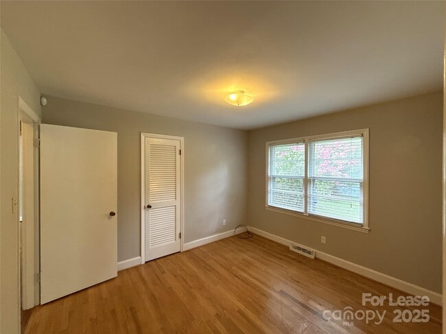 Building Photo - 1521 Woodhill Ln