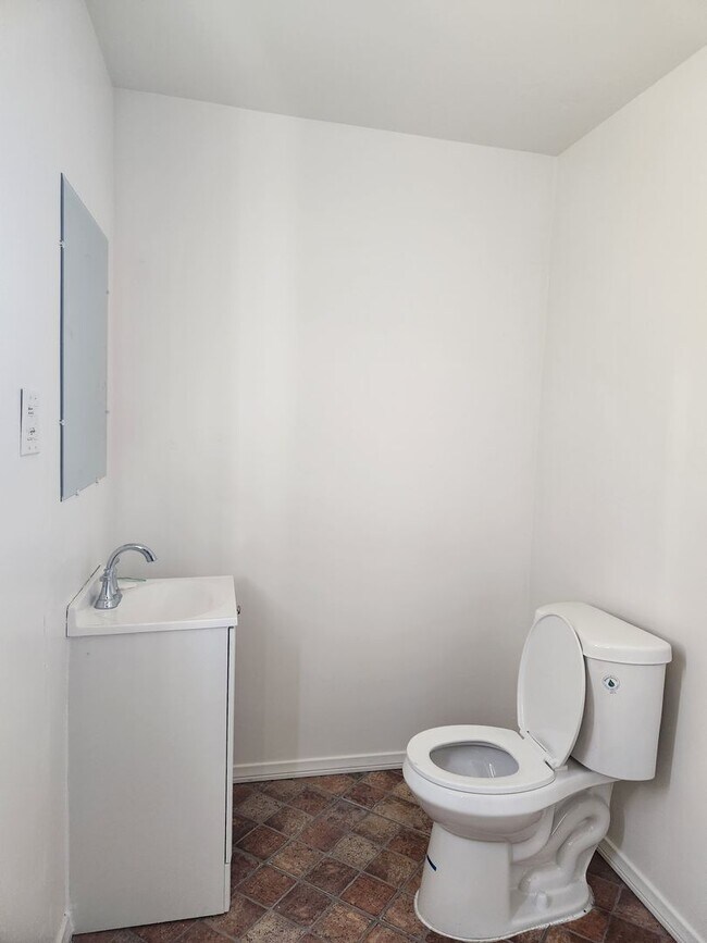 Building Photo - Bryant