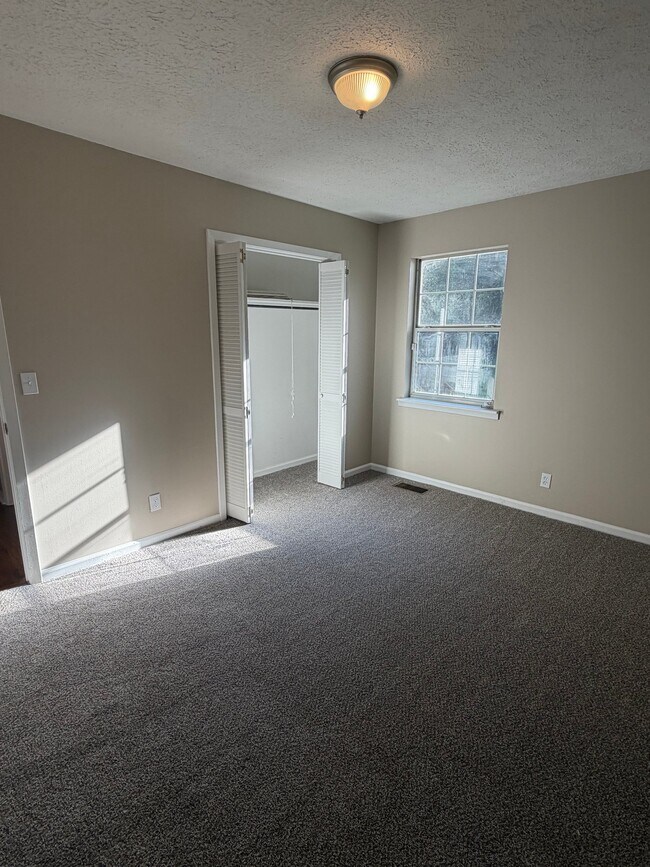Building Photo - 3633 Thomasville Rd