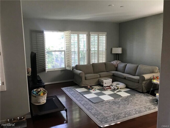 Building Photo - 2 br, 3 bath Townhome - 2481 Wagner St Unit 8