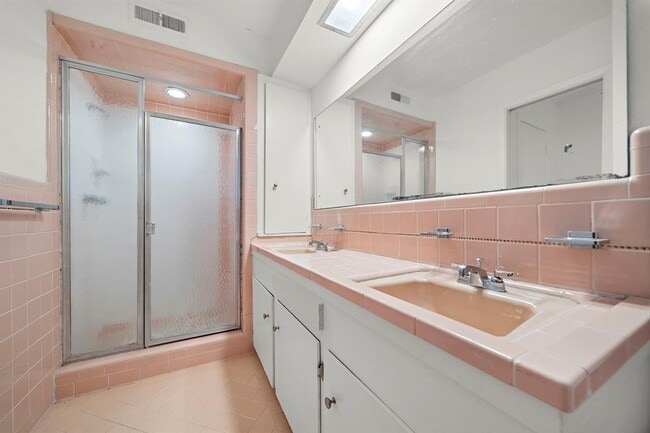 Building Photo - 4802 Braesvalley Dr