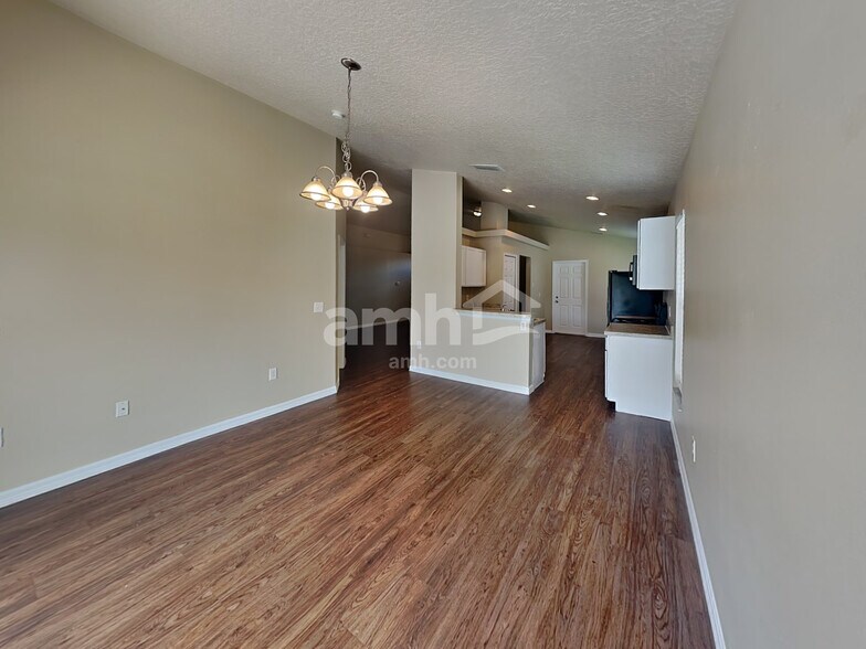 Building Photo - 2645 Willow Glen Cir