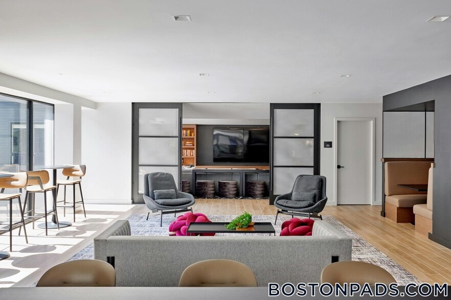 Building Photo - 120 Commerce Way