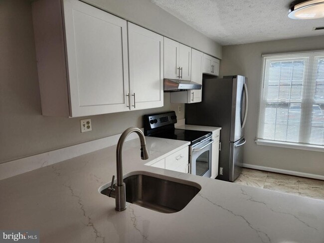 Building Photo - 16326 Pennsbury Way