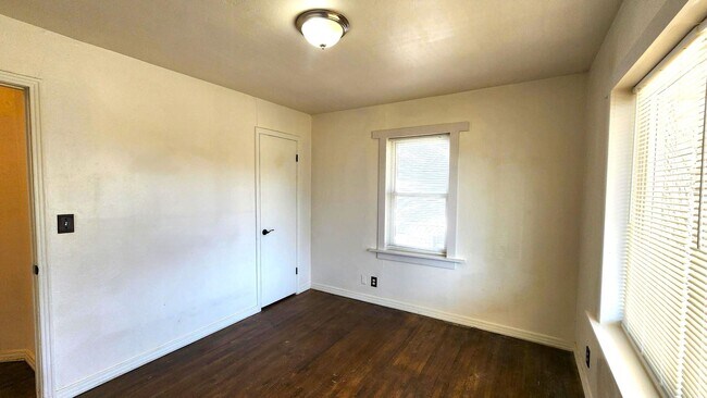 Building Photo - 3 BED 1 Bath Home Andys Sub Addition Bethany, OK