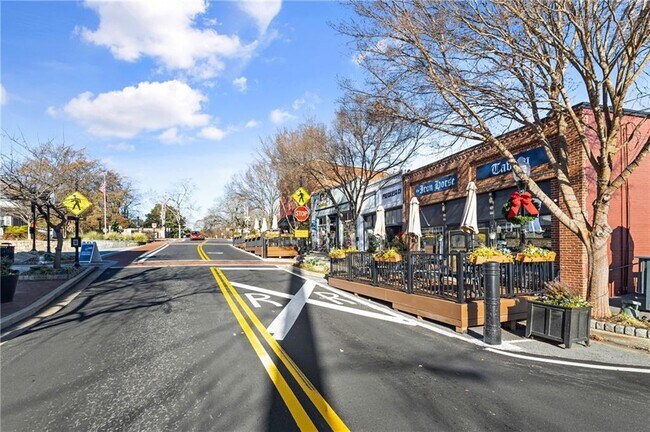 Building Photo - 6023 Skellig St