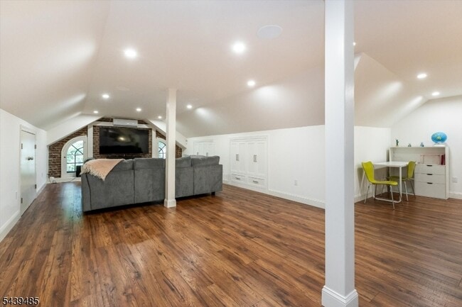 Building Photo - 263 Tillou Rd