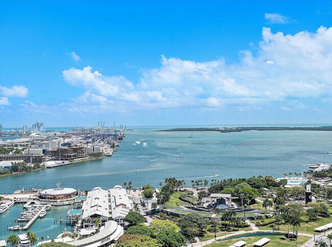 Building Photo - 398 NE 5th St