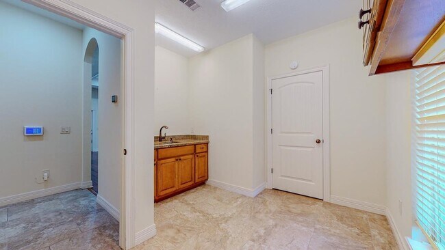 Building Photo - 313 Winding Brook Dr