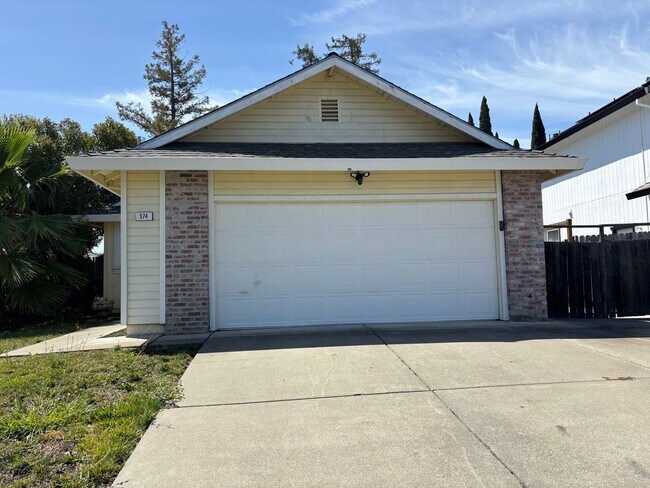 Building Photo - Charming 3 Bed, 2 Bath Home with 2-Car Garage – Rent Ready!