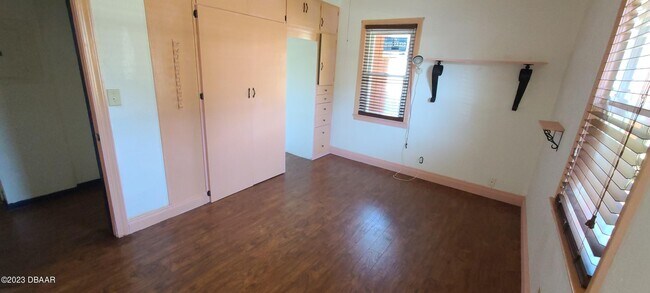 Building Photo - 315 Golf Blvd