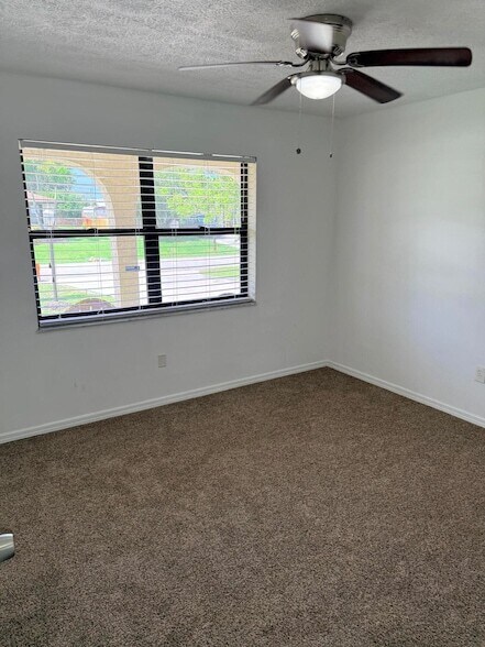 Building Photo - 508 NW Azalea Ave