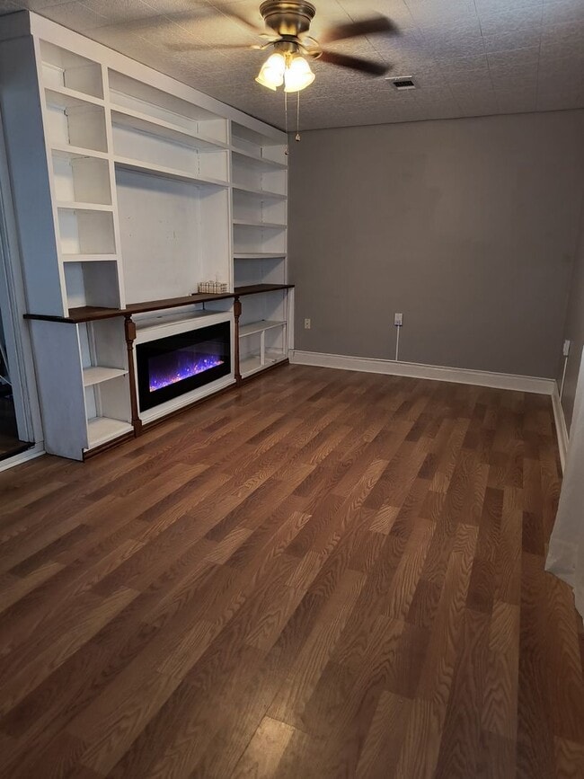 Building Photo - Single Family Home for Rent