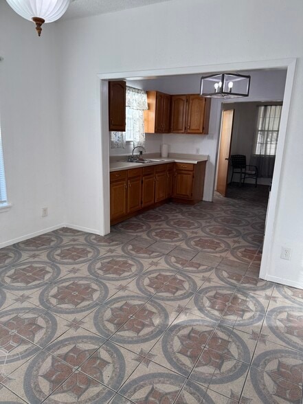 Building Photo - 1221 Delaware St