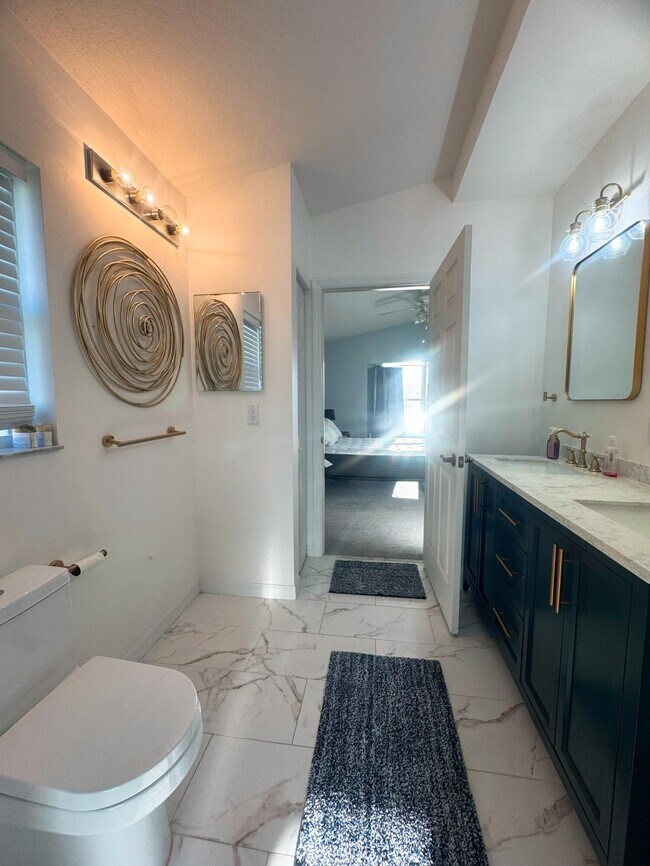 Building Photo - 532 SW Indian Key Dr