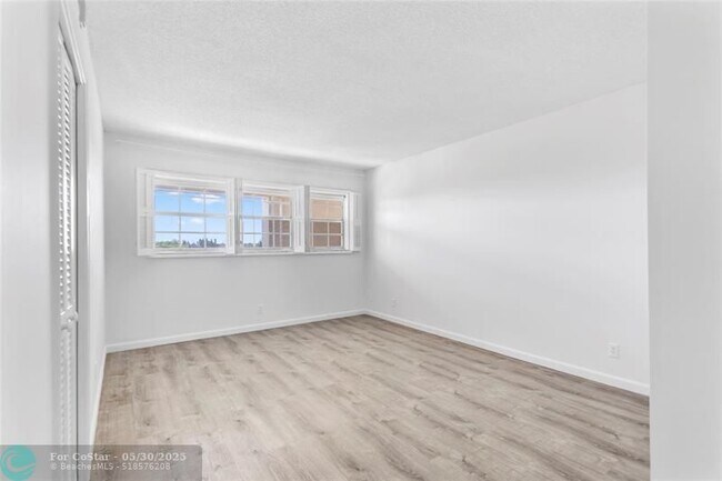 Building Photo - 2671 S Course Dr