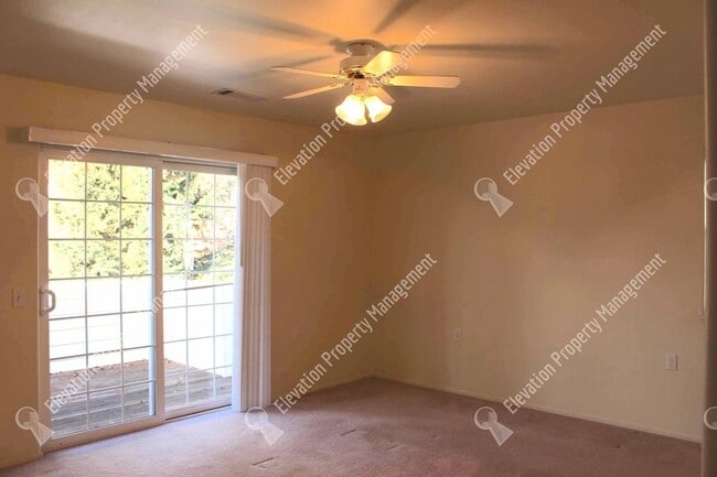 Building Photo - Great 2/2 BR Duplex near Pilot Butte
