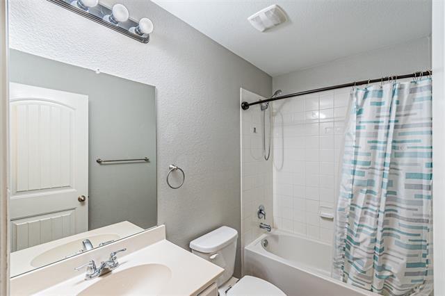 Building Photo - 1202 Pampa Grass Dr