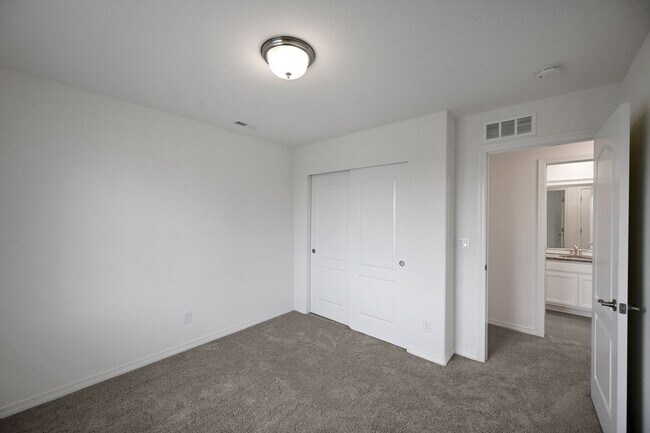 Building Photo - Modern 5BR House in Parker