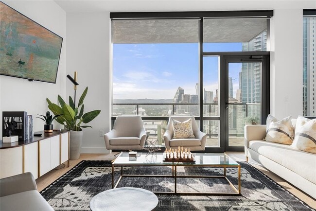 Building Photo - 70 Rainey St