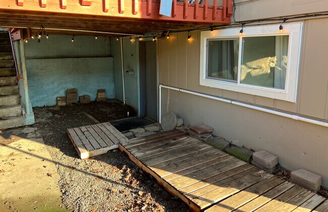 Building Photo - 4801 SE Roethe Rd