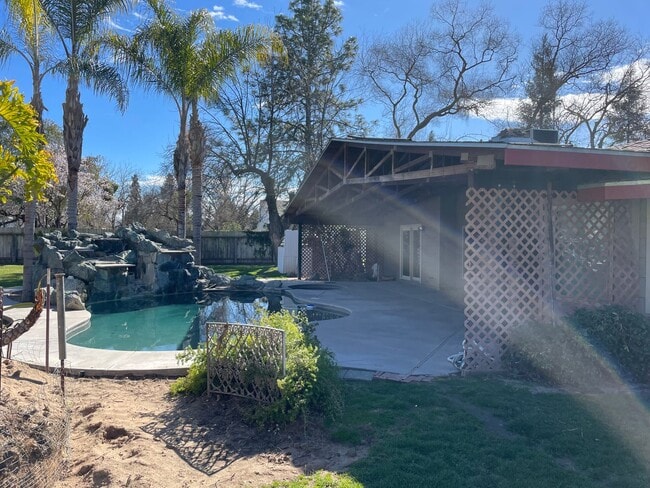 Building Photo - Atwater County Living