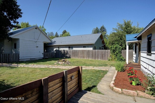 Building Photo - Must See!