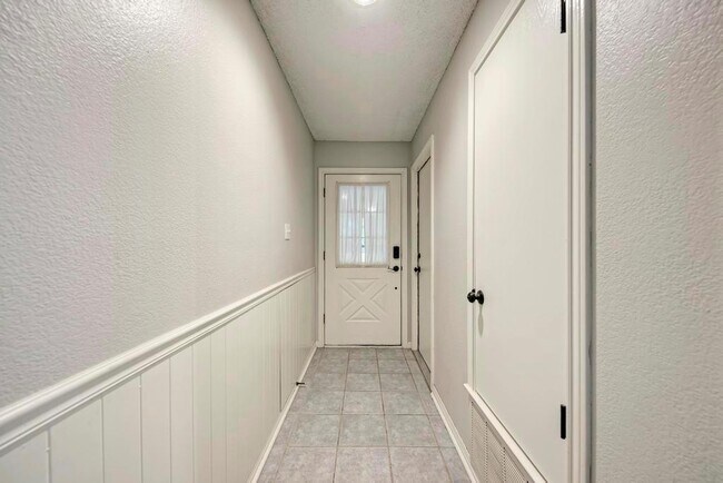 Building Photo - 103 Hutto St