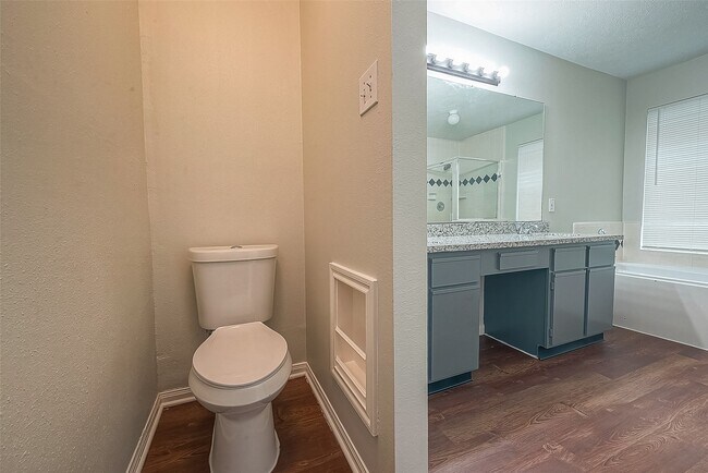 Building Photo - 17523 Coventry Oaks Dr