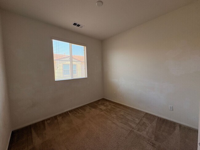 Building Photo - 3 Bed, 4 Bath in Eastvale!