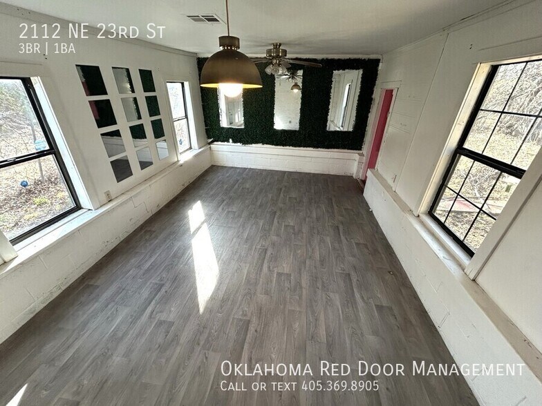 Building Photo - 2112 NE 23rd St