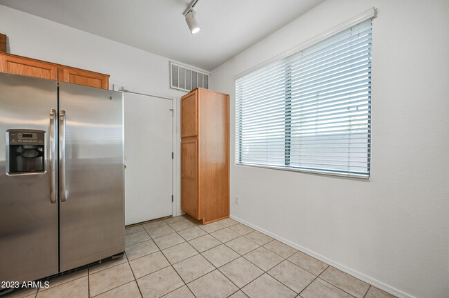 Building Photo - 14314 W Cora Ln