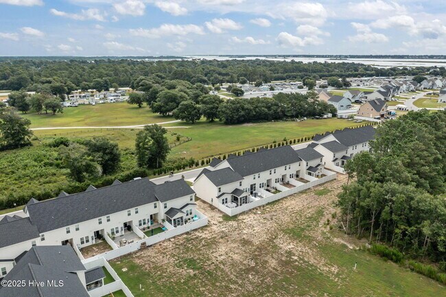 Building Photo - 150 Coastline Cir