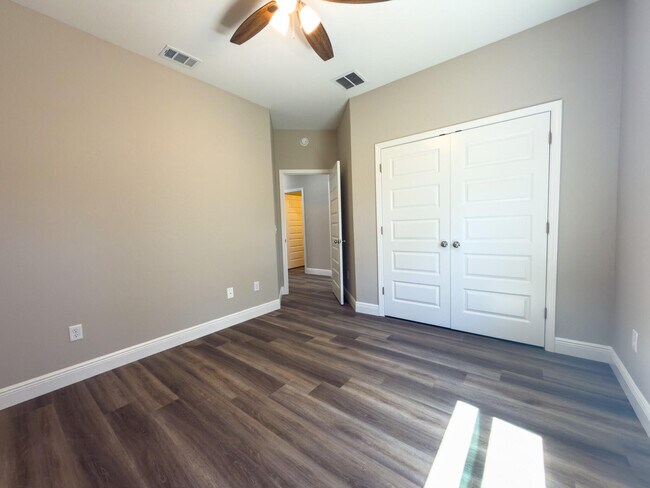 Building Photo - 6635 Water St