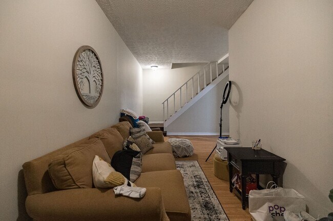 Building Photo - Awesome 5-Points corner Condo!