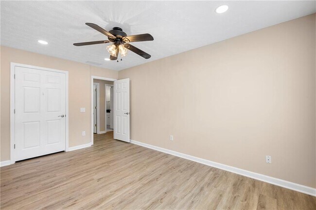 Building Photo - 5705 Cannonero Dr