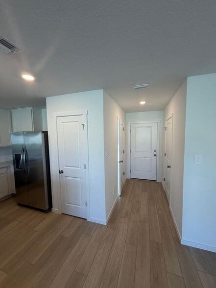 Building Photo - 824 Lynx St