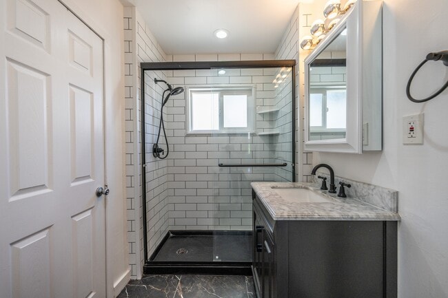 Building Photo - 7512 Woodley Ave