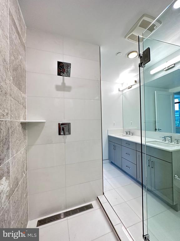 Building Photo - 801 N Fairfax St