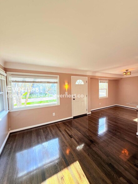 Building Photo - 605 N Dorchester Ave