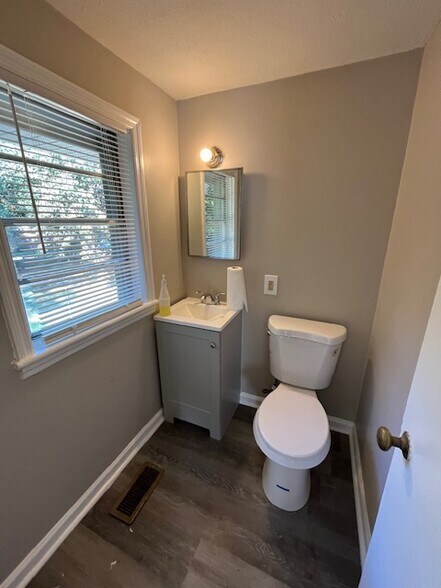 Building Photo - 5541 Dale Dr