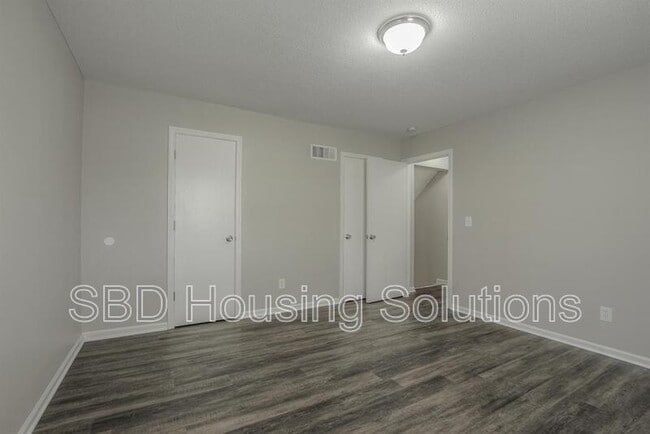 Building Photo - 9710 Hillcrest Rd